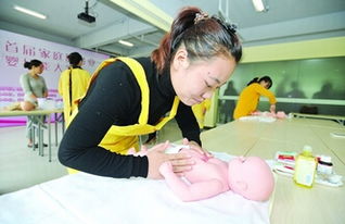 学生月嫂受热捧 月收费超1万5千元的家政母婴护理新趋势